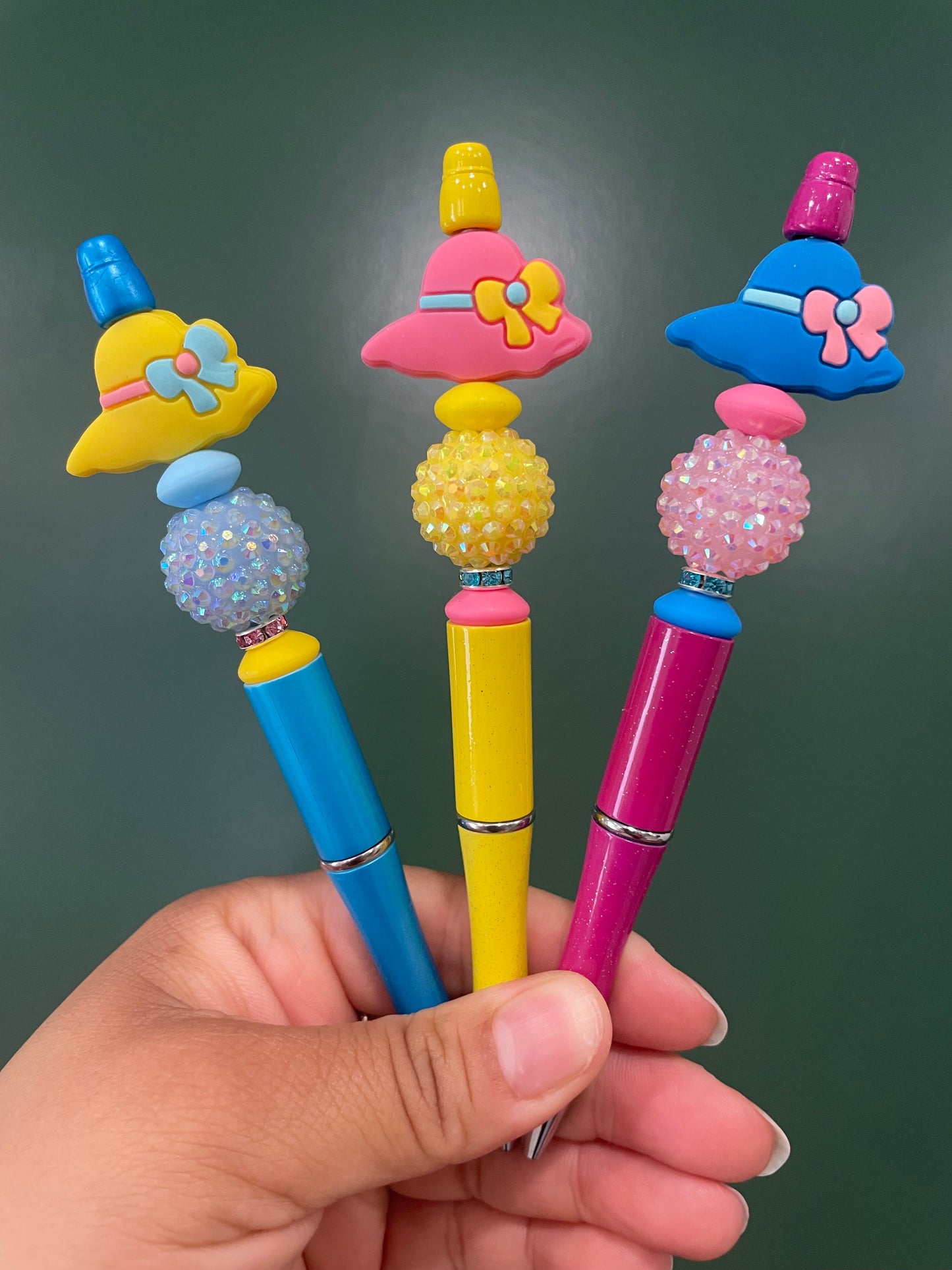 Lady Hats Pen