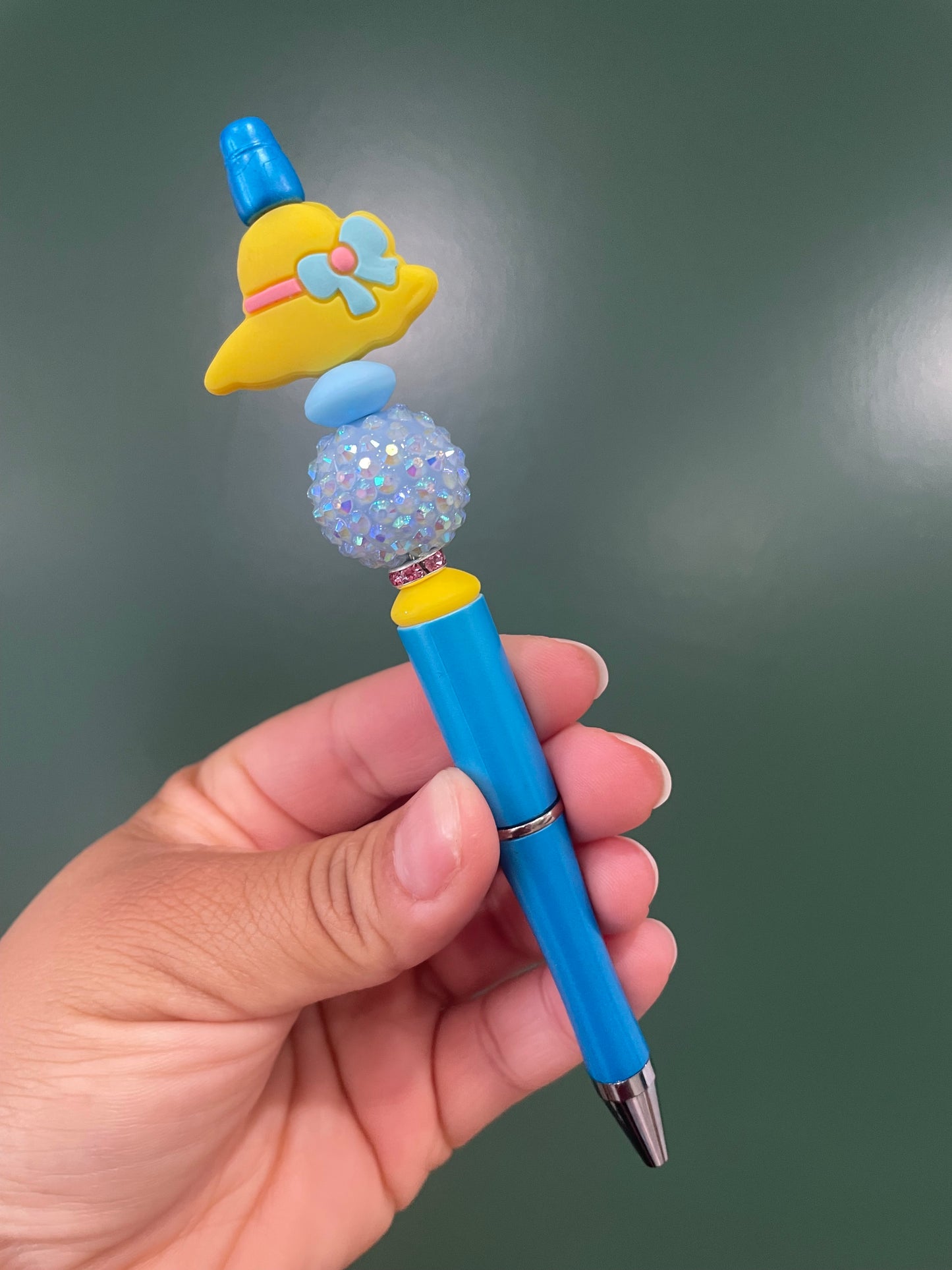 Lady Hats Pen