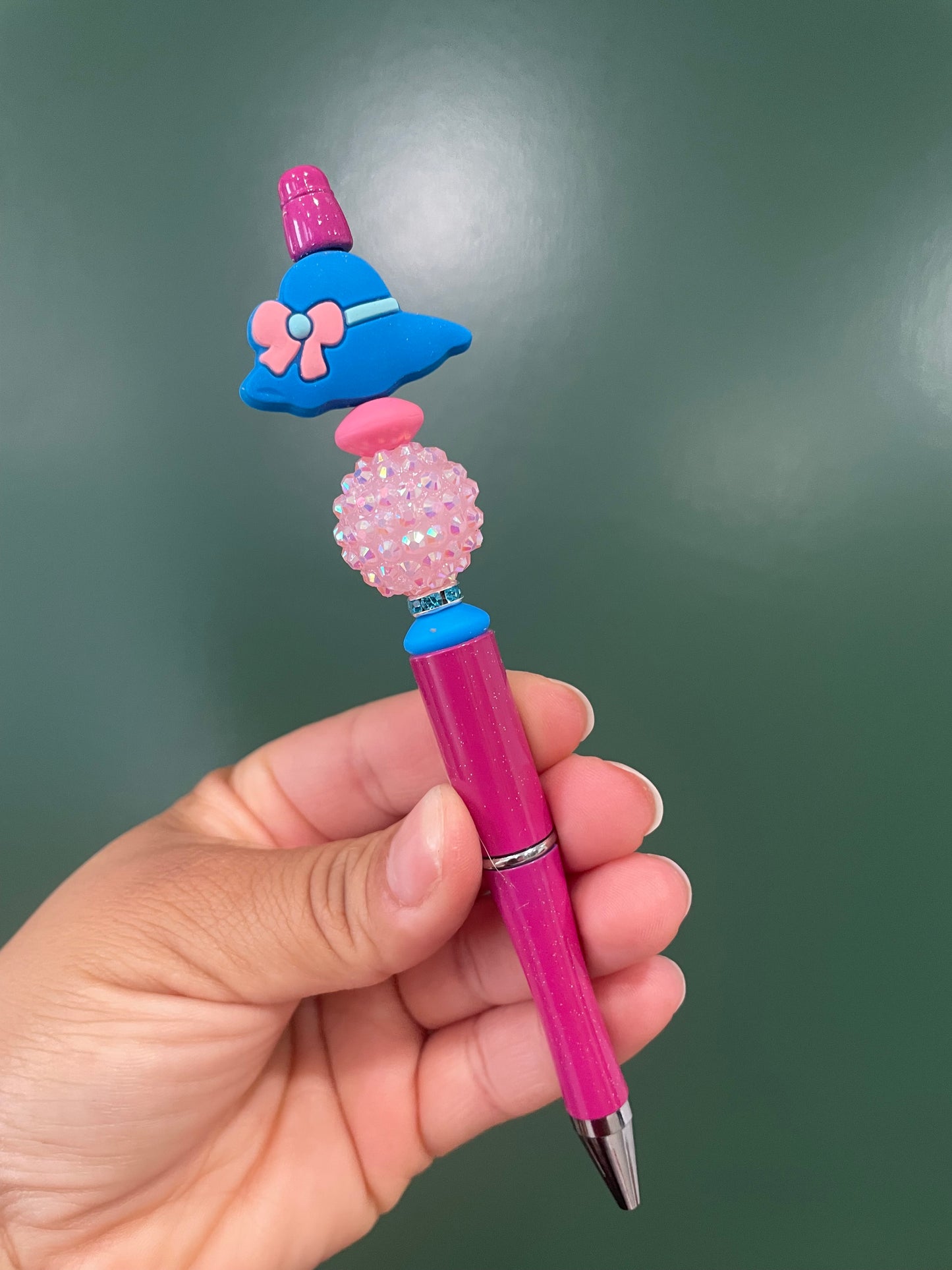 Lady Hats Pen
